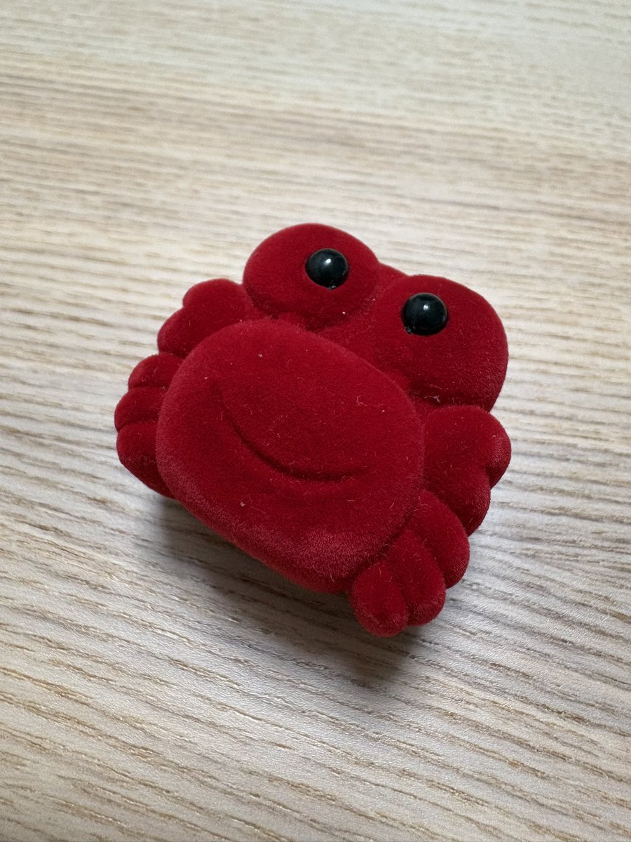 kiririn_moon's tweet photo. カニinカニのアクセサリーケース🦀💍

#蟹グッズクラブ https://t.co/VfrgiVChQQ
