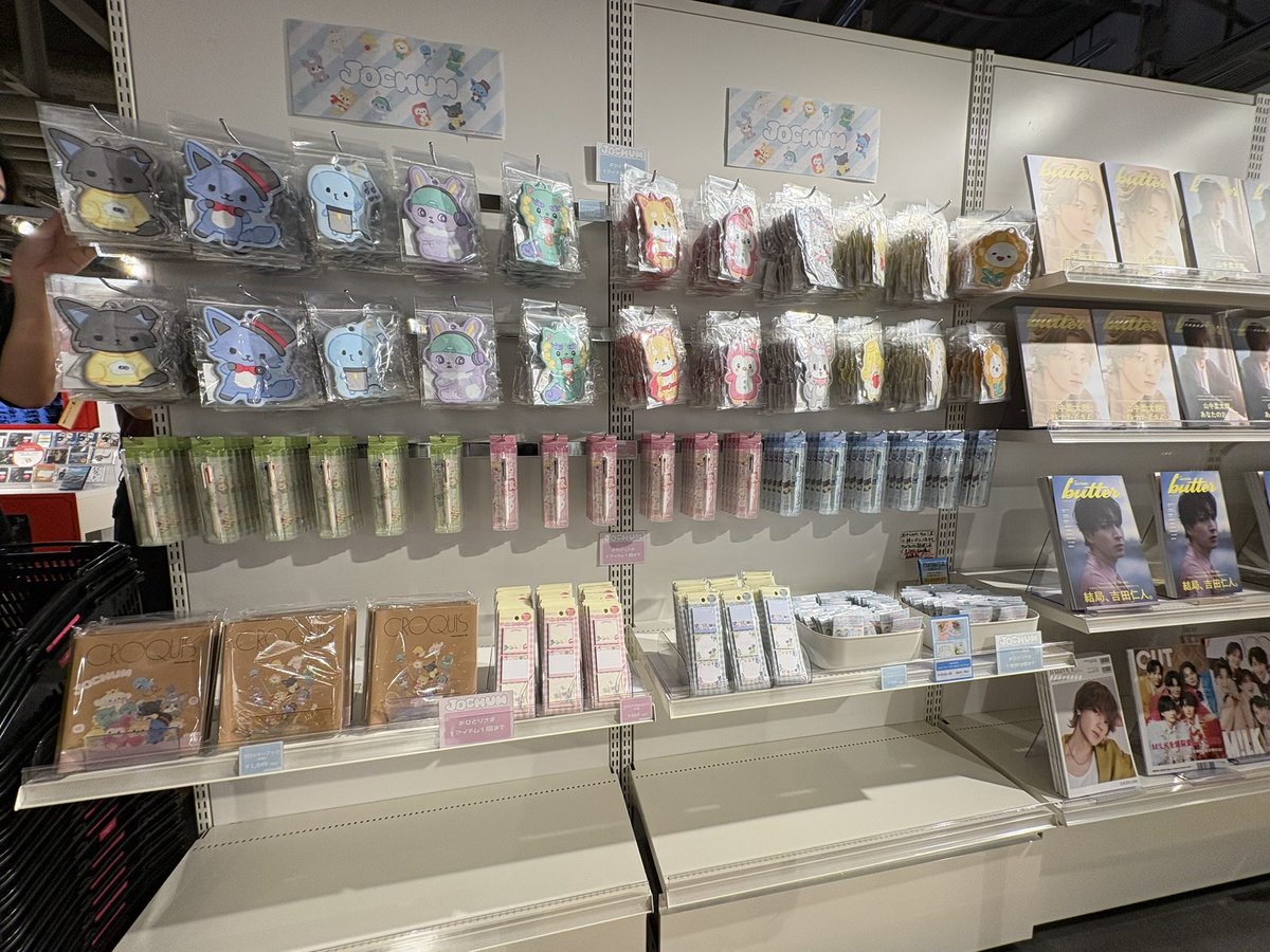 aogablue's tweet photo. 渋谷ロフトは増えてなかったけど、HMVで少し残ってたー https://t.co/4j5mZu2Ozh