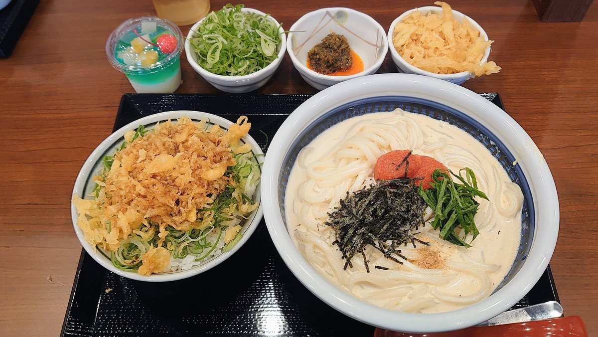 ka2eka2e's tweet photo. 朝ごはん...
期間限定/冷やし明太クリームうどん・得
+白ごはん・大
+天かすだく+青ねぎだく+しび辛ラー油
+期間限定/うどんプリンブルーハワイ
今日はうどんプリン目当て
ごちそうさまでした
#丸亀製麺 柏崎店 https://t.co/QyLU9Hqvfi