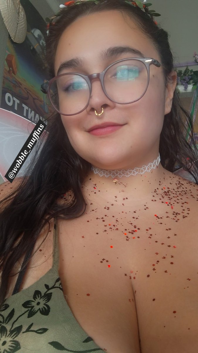 wobble_muffins's tweet photo. I love getting dressed up 💖 https://t.co/oM0zRcXkQ0