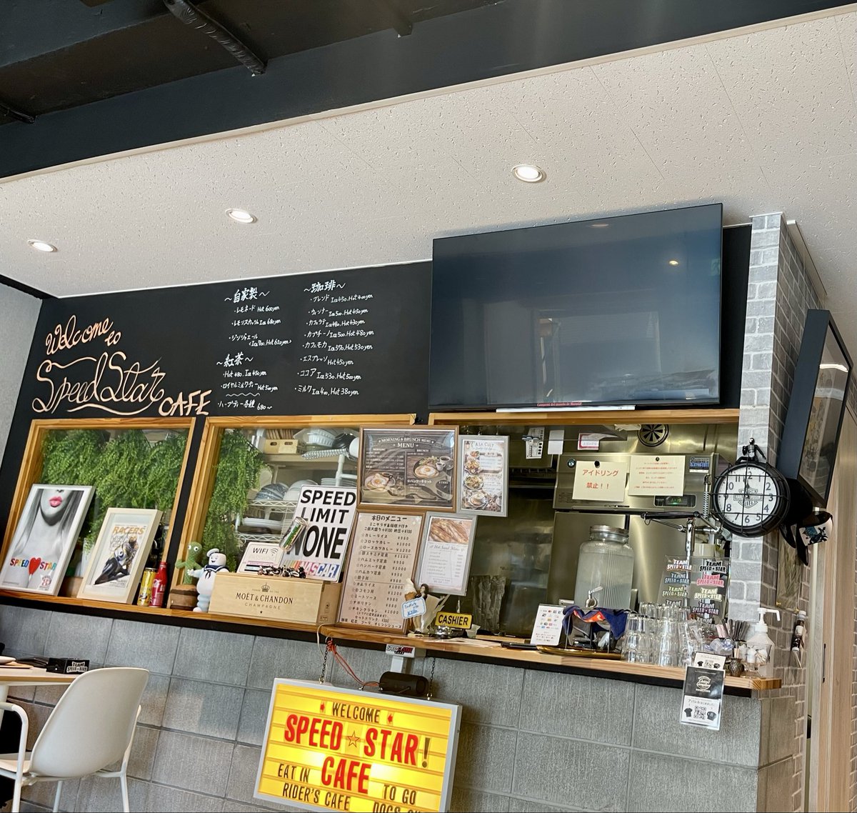 dddadd11's tweet photo. 今日はこちらでタイヤ交換😊
併設されてるカフェでまったり☺️☕️

来る時めっちゃ渋滞しててヤバかった😱
みなさん熱中症には気をつけてください‼️

#スピードスター
#SPEEDSTAR
#スピードスターカフェ 
#SPEEDSTARcafe
#タイヤ交換 https://t.co/987V5hVfdB