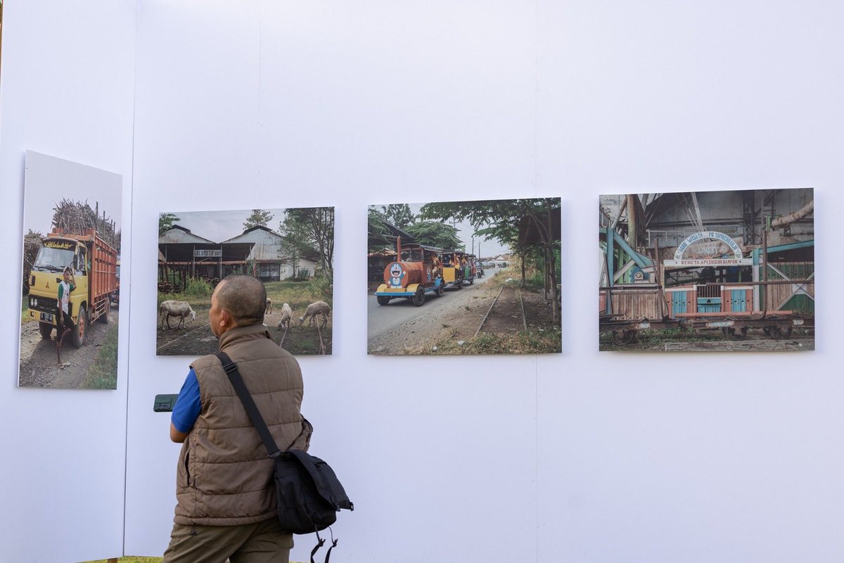 fotobalifest's tweet photo. In Wesel: The Chronicle of Vanishing Line, Primagung Dary Riliananda revisits Indonesia's disappearing Decauville railways through photography and personal stories, reflecting on memory, colonial history, and the traces these forgotten tracks leave behind.

03 June – 12 July 2026 https://t.co/6UKPSOdIG4