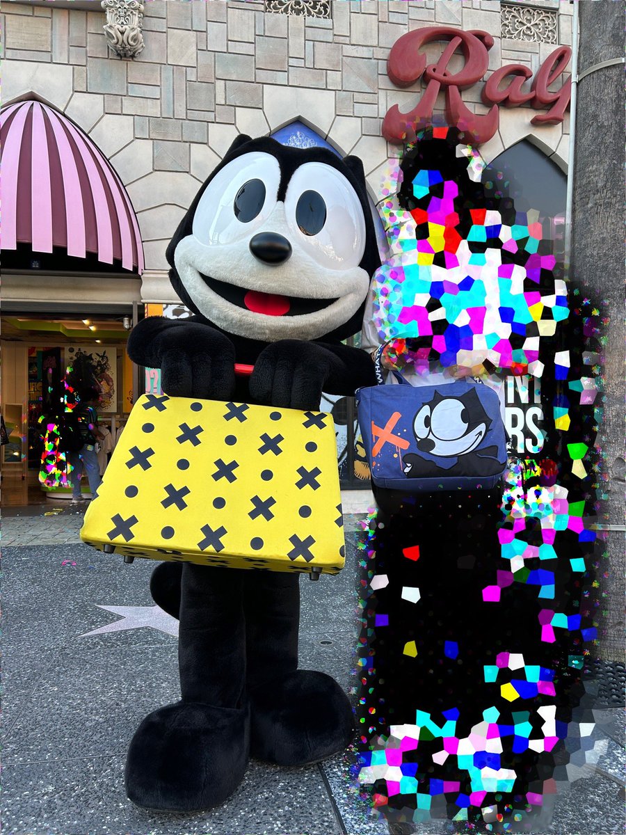 10miya_11's tweet photo. フィリックスがいるカバンだよーって伝えたらこうやって持って一緒に撮るよーって可愛いなー☺️
#USJファン https://t.co/9aTb6Cozk7