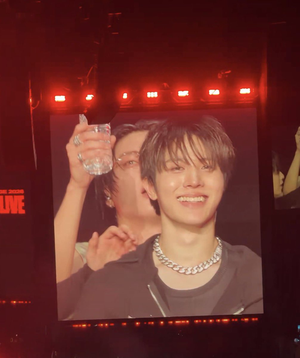 hwanszzz's tweet photo. look at his smileee so prettyyy 🥹🥹🥹♥️♥️♥️ https://t.co/E3C2oEntLb