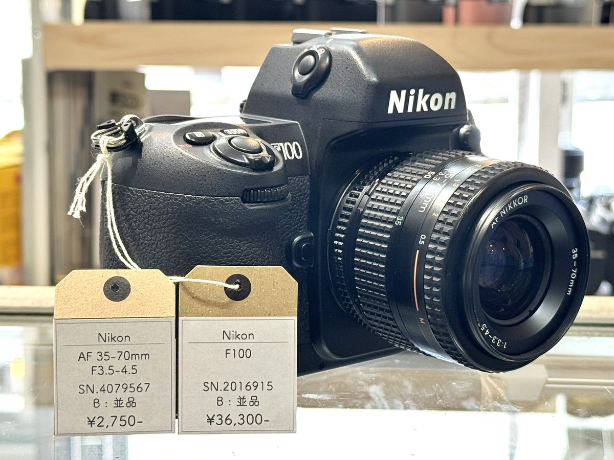 オープンしました。 はじめてのフィルム一眼レフ、F100です。 今なら20