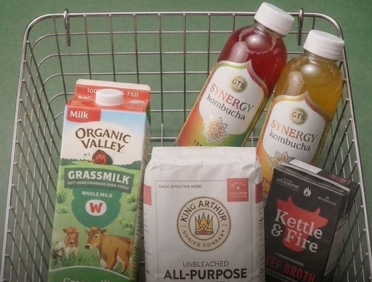 oasishealthapp's tweet photo. Food brands that refused selling out to big corporations

GT's Living Foods (Synergy Kombucha): 100% owned by founder GT Dave. Zero outside funding, every buyout turned down: "I don't think I'll ever sell"

Organic Valley: a co-op owned by 1,600+ family farms. Farmers set the standards, not shareholders

Bob's Red Mill: 100% employee owned via ESOP since 2020. Stayed independent after founder Bob Moore passed in 2024

King Arthur Baking: 100% employee owned since 2004. Certified B Corp, no private equity

Lundberg Family Farms: Third-generation family owned, Regenerative Organic Certified

Kettle & Fire: Founders bought out their own investors just to stay private

Ownership shapes what's in your food before the label ever does