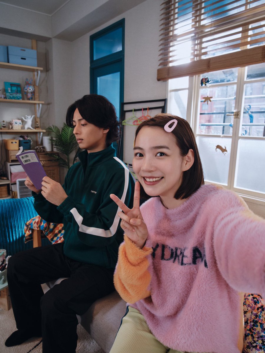 non_dayo_ne's tweet photo. ドラマ「 #幸せカナコの殺し屋生活 2」
発表になりました。
#カナコロ は私にとって初めてだらけの作品で、主演作のシーズン2というのも初めてのことです。
とても嬉しい。シーズン1を楽しんで応援してくださった皆様に改めて感謝いたします。

写真はノリノリのカナコ（私）と変わらずクールな桜井（藤ヶ谷先輩）ですね。
どうぞお楽しみに🦦 のん