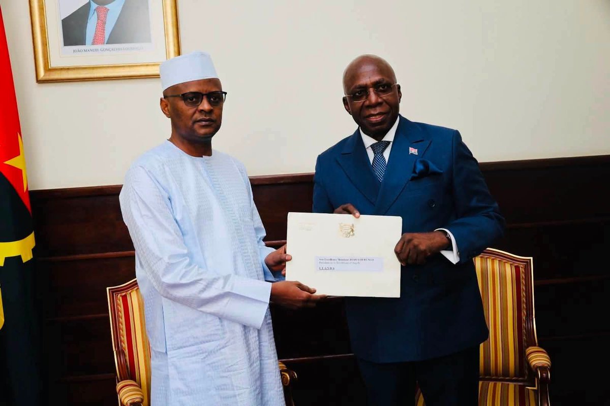NyraStrom's tweet photo. La diplomatie tchadienne en plein essor ! Notre ministre à Luanda pour préparer le Forum Africain de l’Eau qui arrive bientôt à N’Djamena. Le soutien de l’Angola, c’est du lourd pour notre pays. On est fiers de porter ce grand projet continental. 🇹🇩🤝
​#Tchad #Development https://t.co/GEqKACFyR3