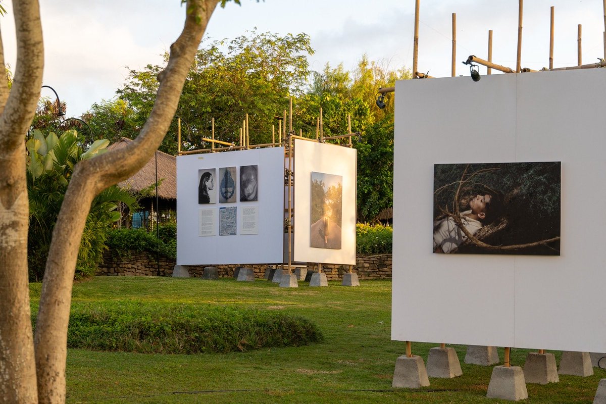 fotobalifest's tweet photo. In Zero Feathers, Nicolás Bernal explores memory, Indigenous identity, and gender through family archives and photography, reclaiming erased histories while reflecting on colonial legacies and belonging.

03 June – 12 July 2026
Nuanu Creative City https://t.co/yMMEqUD4iB