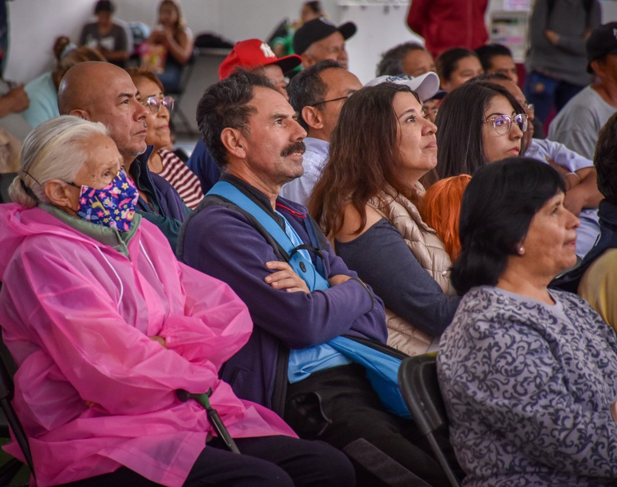 ALEIDAALAVEZ's tweet photo. ¡Gran ambiente el que vivimos durante el enfrentamiento entre Francia y Marruecos!

La explanada del Jardín Cuitláhuac vibró con toda la emoción de las y los vecinos que se dieron cita en nuestra fiesta futbolera para disfrutar del fútbol.

¡Música, actividades, un gran partido y las y los iztapalapenses fueron los anfitriones este día!