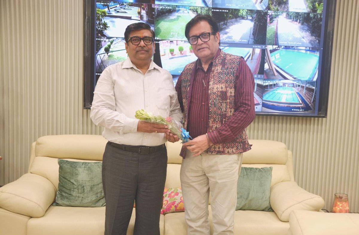 DPSsec30Noida's tweet photo. DPS Noida reaffirmed its commitment to student well-being through a high-level meeting led by Principal Dr. H. S. Vashistha with renowned child &amp; adolescent psychiatrist Dr. Jitendar Nagpal. #DPSNoida #StudentWellBeing #NEP2020 https://t.co/Knb7tu62vS