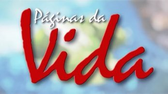 forumeplay's tweet photo. Páginas da Vida estreou há 20 anos:

• Escrita por Manoel Carlos, com direção de núcleo de Jayme Monjardim. Ângela Chaves atuou como uma das colaboradoras.
• Substituiu Belíssima na programação e foi sucedida por Paraíso Tropical.
• O título provisório era Amor x Casamento.
• Contou com 203 capítulos e alcançou média geral de 46,54 pontos.
• A primeira fase da trama foi encerrada em 21/09/2001, exibindo imagens dos atentados terroristas de 11 de setembro nos EUA.
• Nos capítulos iniciais, a novela apresentou 17 clipes filmados em campos de refugiados na África. Marcos Paulo foi o único ator a aparecer nessas cenas.
• Parte da produção também foi realizada em Amsterdã, na Holanda, escolhida por sua importância artística.
• Moradores reais do Leblon, bairro onde a história se passava, participaram da novela interpretando a si mesmos, com seus próprios nomes.
• A obstetra Helena Camargo Varela foi a terceira “Helena” de Maneco interpretada por Regina Duarte — anteriormente ela havia vivido Helena Soares em História de Amor (1995) e Helena Viana em Por Amor (1997).
• Renata Sorrah foi inicialmente convidada para interpretar Marta, mas pediu para mudar de personagem após o sucesso de sua vilã Nazaré em Senhora do Destino. Assim, ficou com o papel da promotora Tereza, enquanto Marta foi interpretada por Lilia Cabral.
• Priscila Fantin foi cogitada para o papel de Alice, mas optou por protagonizar Sete Pecados. O papel acabou com Regiane Alves, em sua terceira personagem antagonista em novelas de Manoel Carlos, após Laços de Família e Mulheres Apaixonadas.
• Marcos Caruso viveria o advogado corrupto Nestor, enquanto Zé Carlos Machado seria o sofrido Alex. Porém, no início das gravações, a direção optou por inverter os papéis, acreditando que ambos se encaixariam melhor dessa forma.
• Fernanda Vasconcellos e Thiago Rodrigues repetiram o par romântico que formaram em Malhação no ano anterior.
• Inicialmente, Fernanda Vasconcellos deixaria a novela em 2 de agosto, com a morte de sua personagem. Contudo, o bom desempenho da atriz fez com que o autor prolongasse sua participação, transformando-a em um espírito protetor dos filhos.
• Após 26 anos, Sônia Braga voltou a participar de uma novela do início ao fim. Sua última atuação completa havia sido em Chega Mais (1980).
• Ana Paula Arósio interpretou sua primeira personagem contemporânea; até então, só havia atuado em produções de época.
• Antônio Calloni pediu para deixar a novela e seu personagem foi retirado na transição entre as fases. O ator alegou cansaço devido à sequência de trabalhos.
• Tarcísio Meira enfrentou uma virose severa e ficou afastado das gravações por dois meses (setembro a novembro de 2006). Na história, seu personagem, Tide, se ausentou por causa de uma viagem à fazenda.
• Alguns atores demonstraram insatisfação com os rumos de seus personagens — como Leandra Leal, que reclamou de Sabrina em seu blog.
• Segundo Manoel Carlos, as falas da personagem Clara, interpretada por Joana Mocarzel (com Síndrome de Down), não eram roteirizadas. Os demais atores conversavam com ela livremente, e suas respostas eram espontâneas.
• Lilia Cabral recebeu o prêmio de Melhor Atriz da APCA em 2006, além do Troféu Imprensa na mesma categoria. Páginas da Vida também venceu como Melhor Novela (empatada com Belíssima), Melhor Ator para Marcos Caruso e Revelação do Ano para Grazi Massafera.
• Durante uma cena intensa com Marcos Caruso, Lilia Cabral sofreu um acidente: após um empurrão, bateu fortemente o rosto e o braço em uma mesa de mármore e precisou ser levada ao hospital.
• Pela primeira vez na história das novelas, o parto real de uma atriz grávida foi exibido — no capítulo de 28/12/2006.
• Ex-BBB, Grazi Massafera revelou ter sofrido perseguições de alguns colegas de elenco, o que quase a fez abandonar a carreira.
• Ao final de cada capítulo, um personagem real fazia um depoimento relacionado ao tema abordado no episódio.
• A novela foi reapresentada no Viva entre 22/11/2021 e 16/07/2022, às 23h.
• Desde 15/08/2022, está disponível no catálogo do Globoplay.
• Atualmente está no ar um remake em Portugal produzido pela SIC