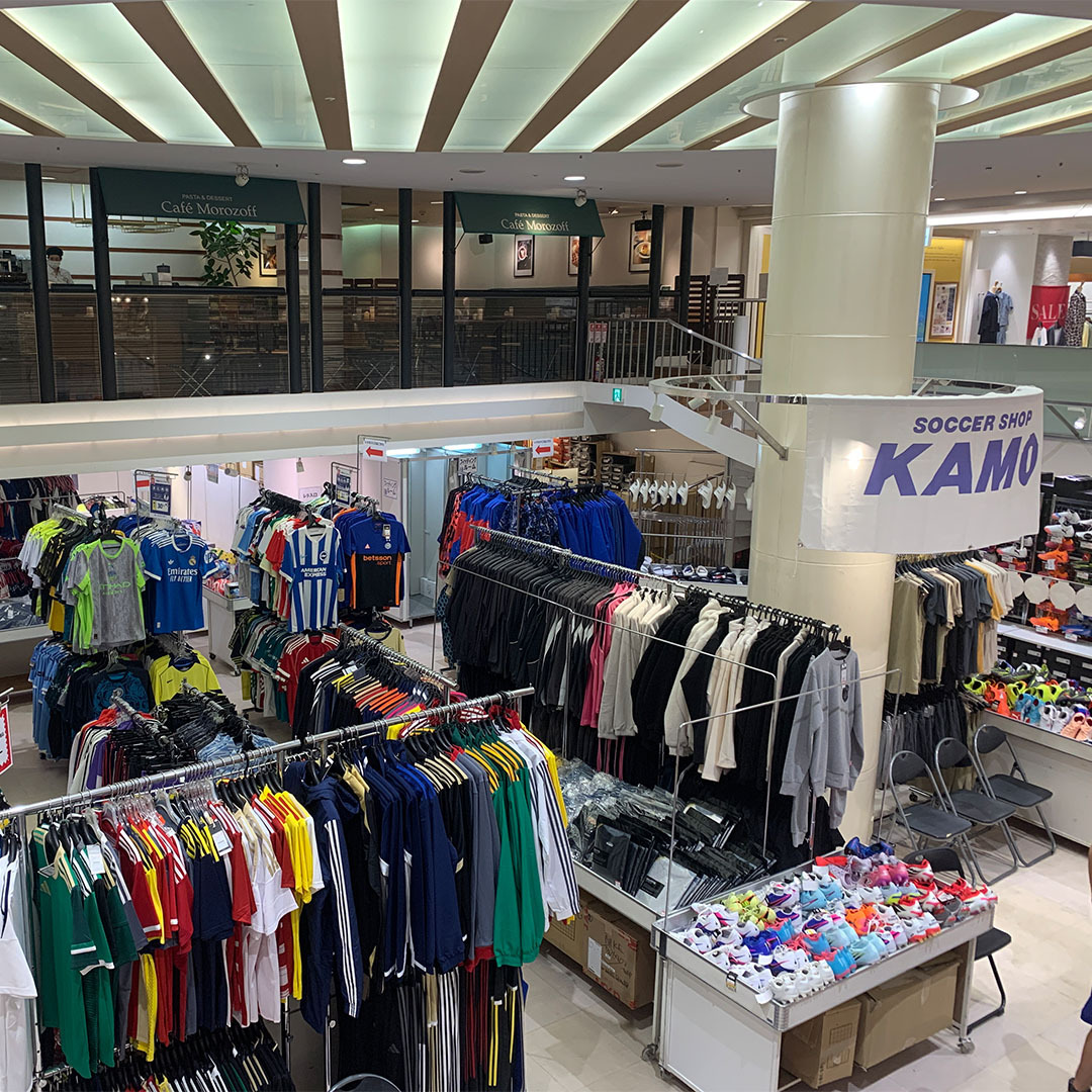 soccershop_kamo's tweet photo. ／
 スペシャルバーゲン2026 IN 神戸
 本日よりスタート🎉
 ＼

#サッカーショップKAMO のスペシャルバーゲンを、「神戸三宮さんちかホール」にて開催中✨

スパイクやウェアなど、お買い得アイテムを
多数ご用意しております⚽️

📅7/12(日)までの3日間限定
 🕖営業時間19:00まで

皆さまのご来場をお待ちしております😊

※画像内の商品は在庫切れの場合がございます。あらかじめご了承ください。

詳細はこちら🔽
https://t.co/YFESyQmNAh

#KAMO