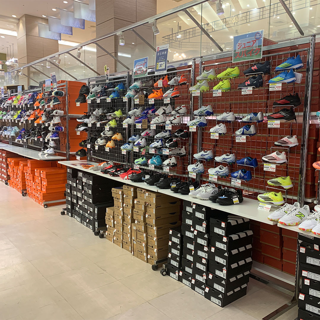 soccershop_kamo's tweet photo. ／
 スペシャルバーゲン2026 IN 神戸
 本日よりスタート🎉
 ＼

#サッカーショップKAMO のスペシャルバーゲンを、「神戸三宮さんちかホール」にて開催中✨

スパイクやウェアなど、お買い得アイテムを
多数ご用意しております⚽️

📅7/12(日)までの3日間限定
 🕖営業時間19:00まで

皆さまのご来場をお待ちしております😊

※画像内の商品は在庫切れの場合がございます。あらかじめご了承ください。

詳細はこちら🔽
https://t.co/YFESyQmNAh

#KAMO