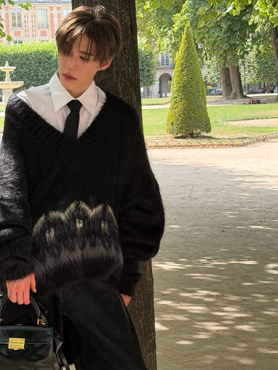 ppkritt_fc's tweet photo. PP KRIT’s Instagram Update 🤍 
Date: 10.07.2026
🖇️ https://t.co/Zq4lGBPAgc

⛲️ @balenciaga #Balenciaga

PP KRIT AT BALENCIAGA COUTURE55
#Balenciaga55thCouturexPPKRIT
#BalenciagaxPPKRIT
#BalenciagaCouture 
#Balenciaga #PPKritt https://t.co/8ld7BCKka1