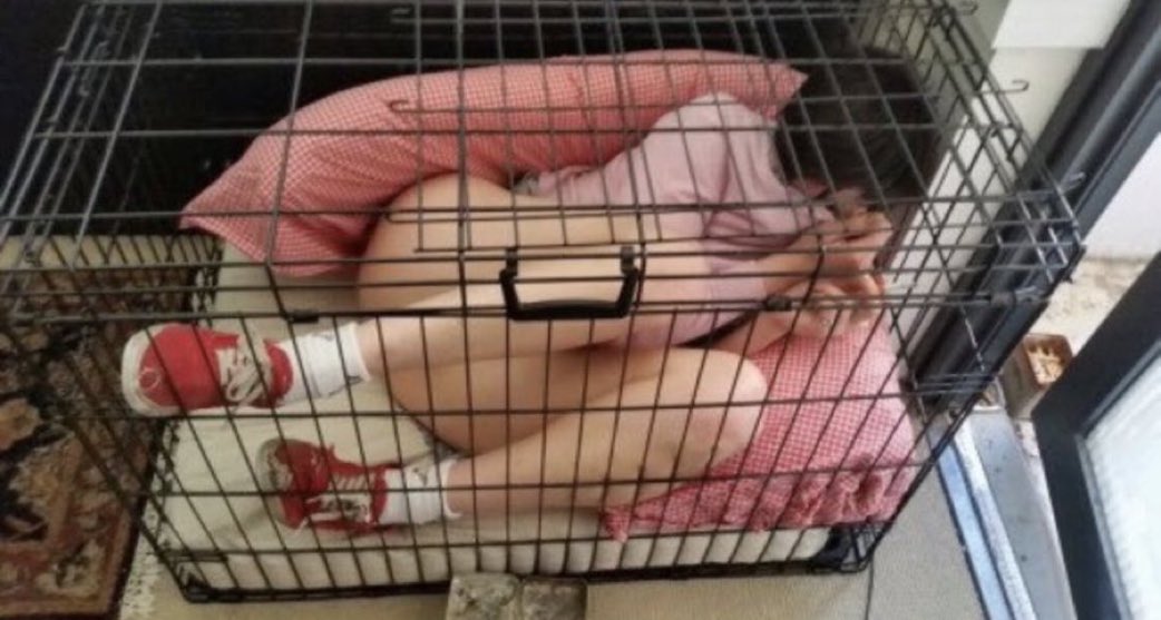 PlaybunnyXD's tweet photo. Put me in the smallest cage possible, my pussy right up against the bars so you can feel her whenever you want.

#petplay #cage #pet #petgirl #puppygirl #nsfwtwt #lewd #collar #catgirl #neko https://t.co/eseb1OMN6N