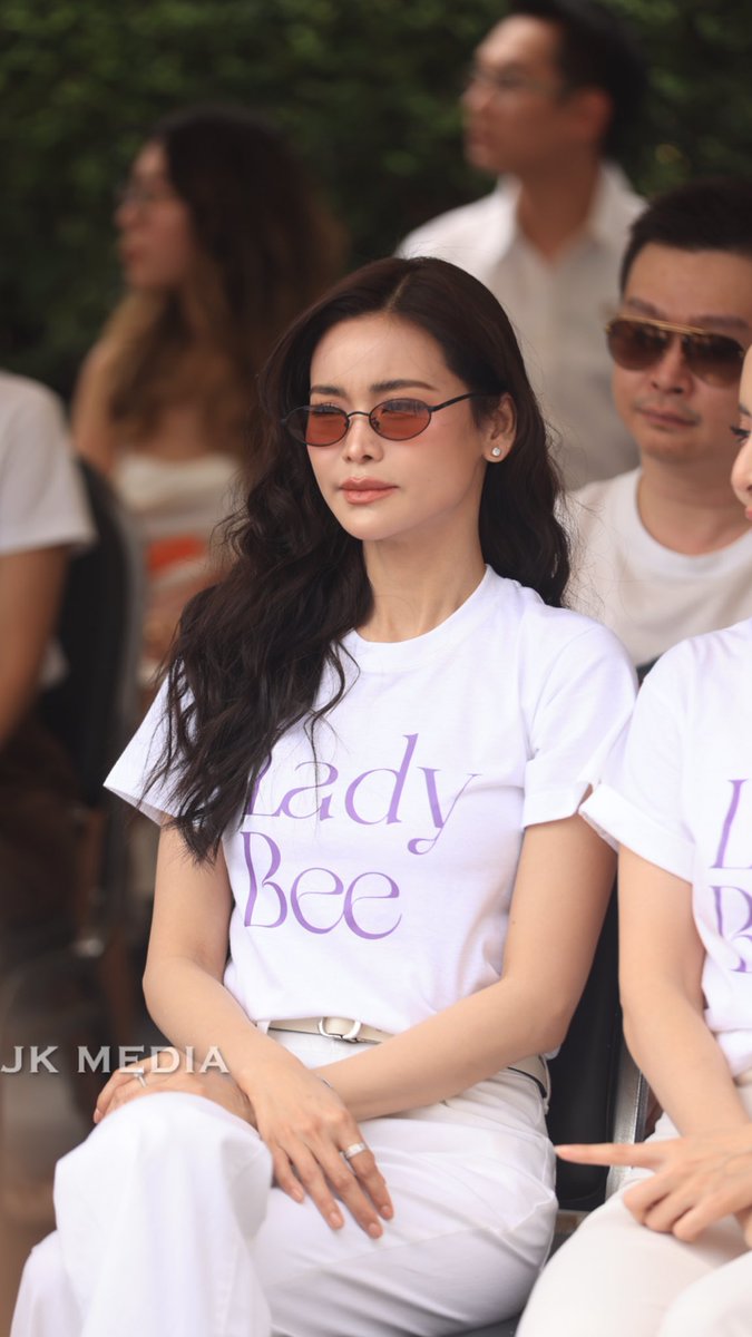 JKmediaTH's tweet photo. งานพิธีบวงสรวงภาพยนตร์ “LADY BEE” เป็นไปอย่างอบอุ่นและคึกคัก 

#LadyBee #LADYBEE #พิธีบวงสรวงLadyBee #เปิดกล้องLadyBee #ภาพยนตร์LadyBee #LadyBeeMovie #อิงฟ้าวราหะ #พิ้งกี้สาวิกา #ตั๊กโก้จุตินันท์ #พลอยนาราภัทร #แพ็ตวิณณวัชร์ #NatalieGelbova #MovieLaunch https://t.co/s11udwIJuE