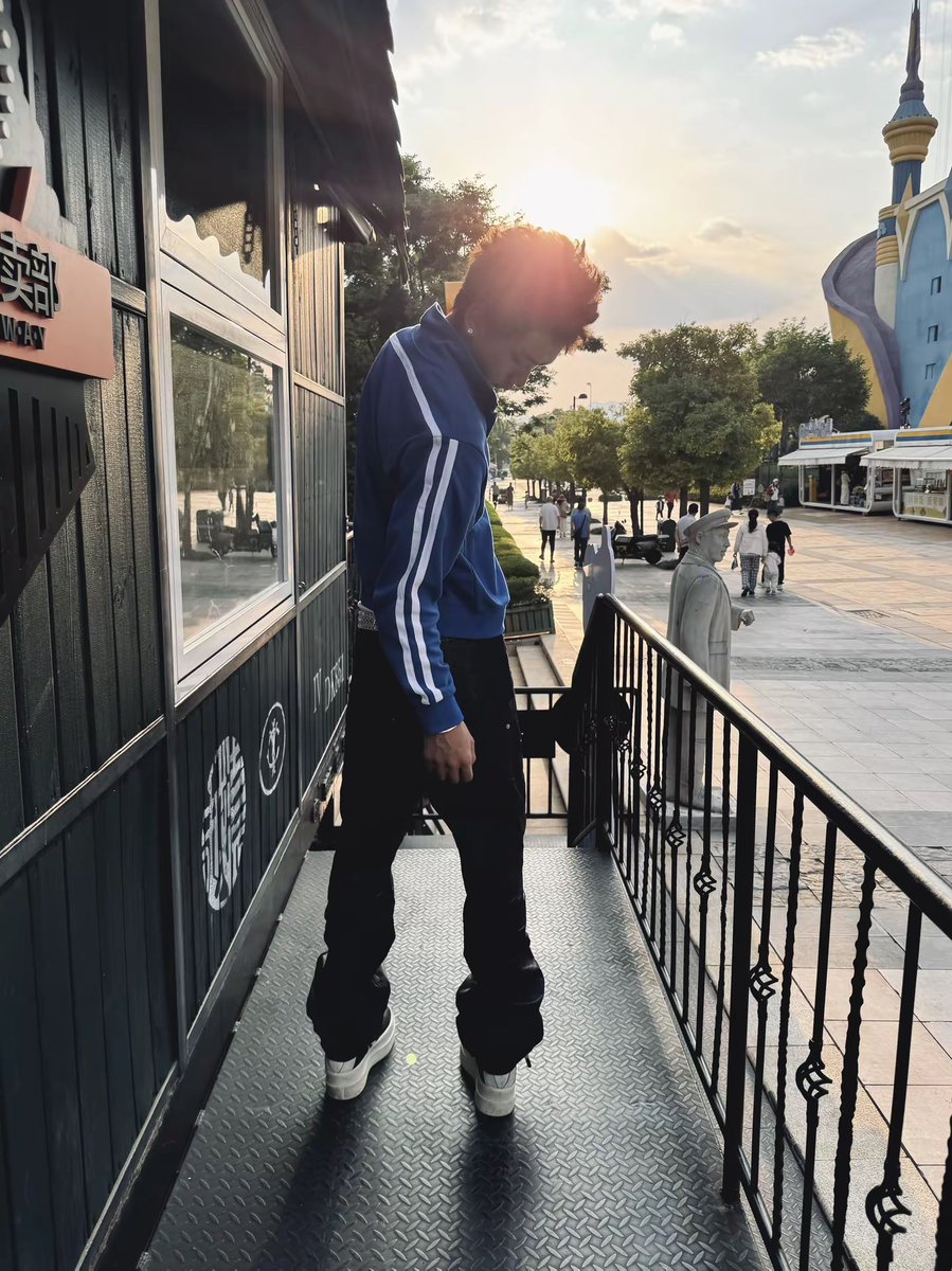 0925ag's tweet photo. 我没有安慰人的能力如果你很痛苦的活 我愿
意跟你一起去死 https://t.co/Jw35Sv3iww