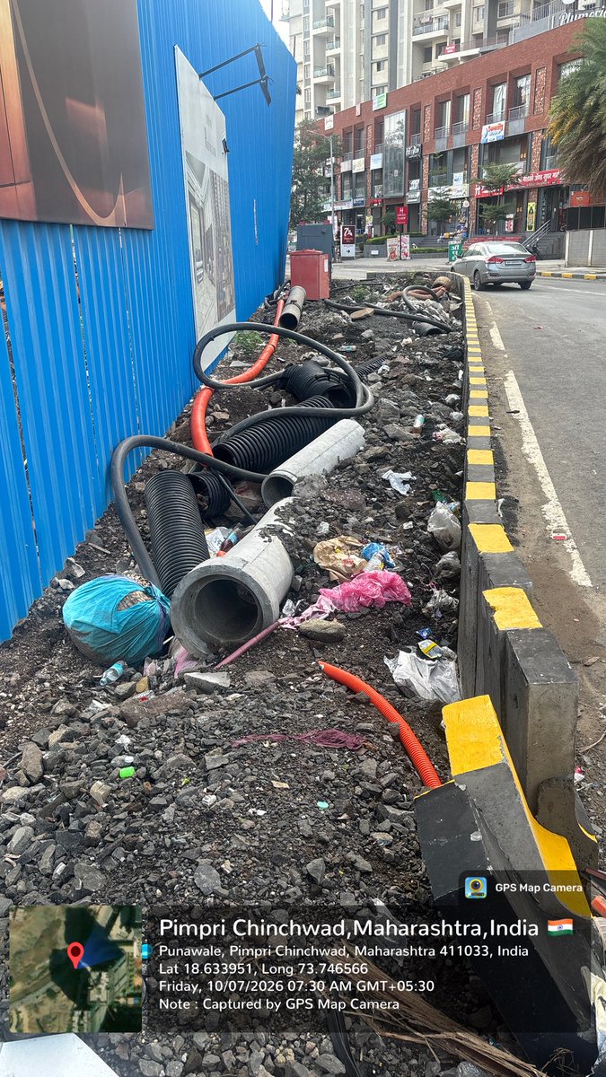 imakash93_'s tweet photo. @pcmcindiagovin @IncomeTaxIndia @CMOMaharashtra @MahaDGIPR @PIB_India @mayor_pcmc @PCMCSarathi फक्त कर भरायला सांगा. लाज वाटत नाही का, साफ रस्ते, चालण्या योग्य फुटपाथ अश्या बेसिक गोष्टी tax payers ला देऊ शकत नाही? https://t.co/UOsVnnPaDe