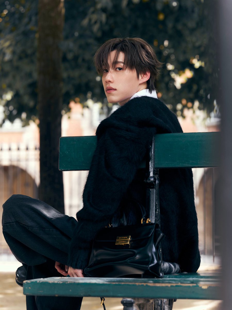 ppkritstyle's tweet photo. 〰️ PP Krit wearing Balenciaga Winter 26, Look 23

PP KRIT AT BALENCIAGA COUTURE55
#Balenciaga55thCouturexPPKRIT
#BalenciagaxPPKRIT
#BalenciagaCouture 
#Balenciaga #PPKritt https://t.co/ZtXB9y1kn3