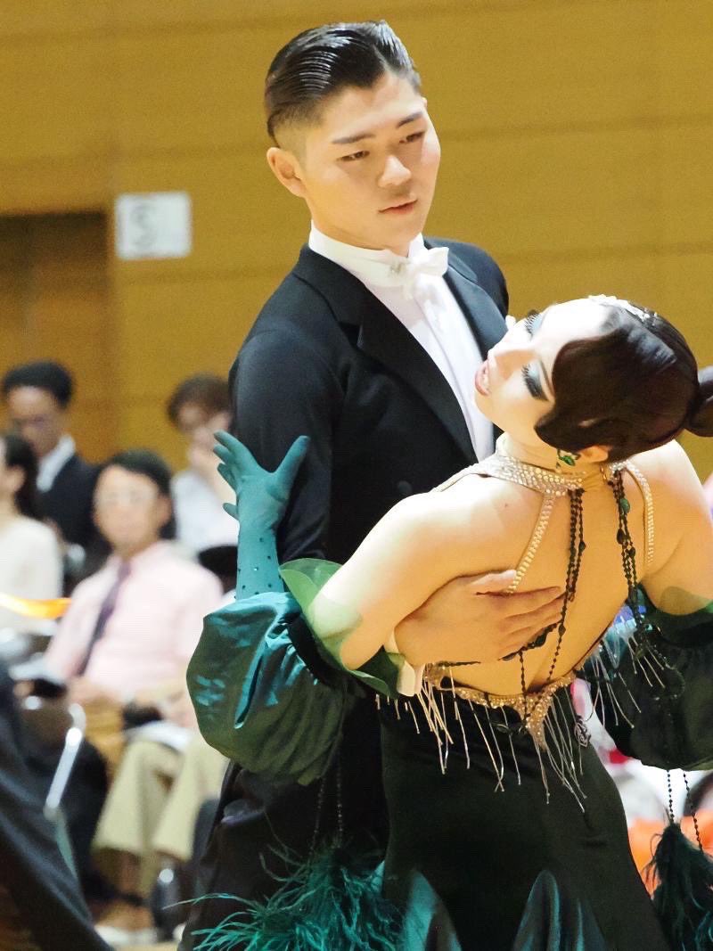 meidaibuken's tweet photo. 【St,588 銀J】

🤬じい
中部学連理事長でチャンピオンでナルシスト。趣味は後輩で遊ぶこと。常に怪しい2Lの水を持ち歩いている。おそらくドーピング。
 #独裁者のユーモア https://t.co/u7pMj7RdV3