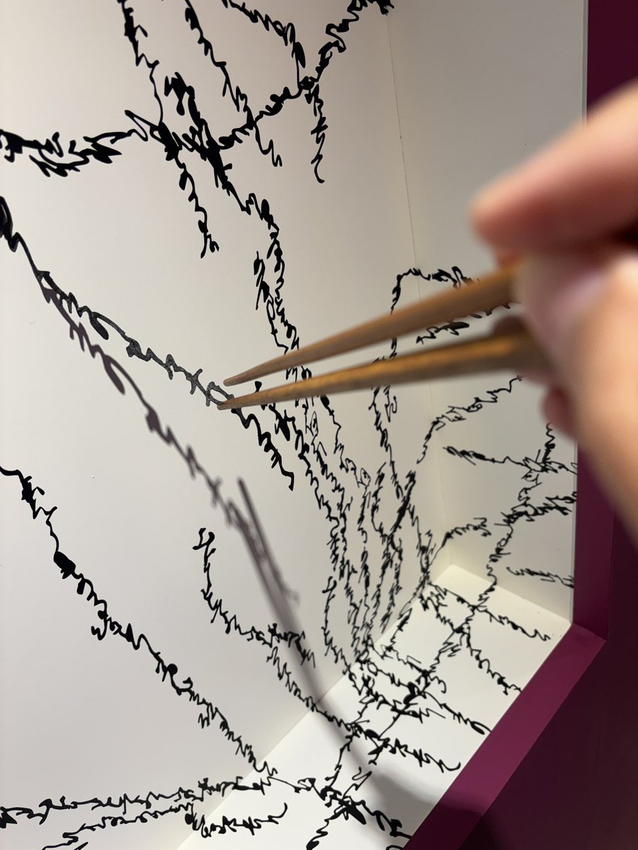 urushi_official's tweet photo. 本日より開幕の #アフタヌーン40周年展 にはもちろん #蟲師 のゾーンも！まるで異空間のような一角、淡幽さまの気分も味わえます(？)！そして40周年に寄せて漆原友紀さん描き下ろしイラストも！ぜひご来場ください🌿！ https://t.co/wsCgnAMIZa