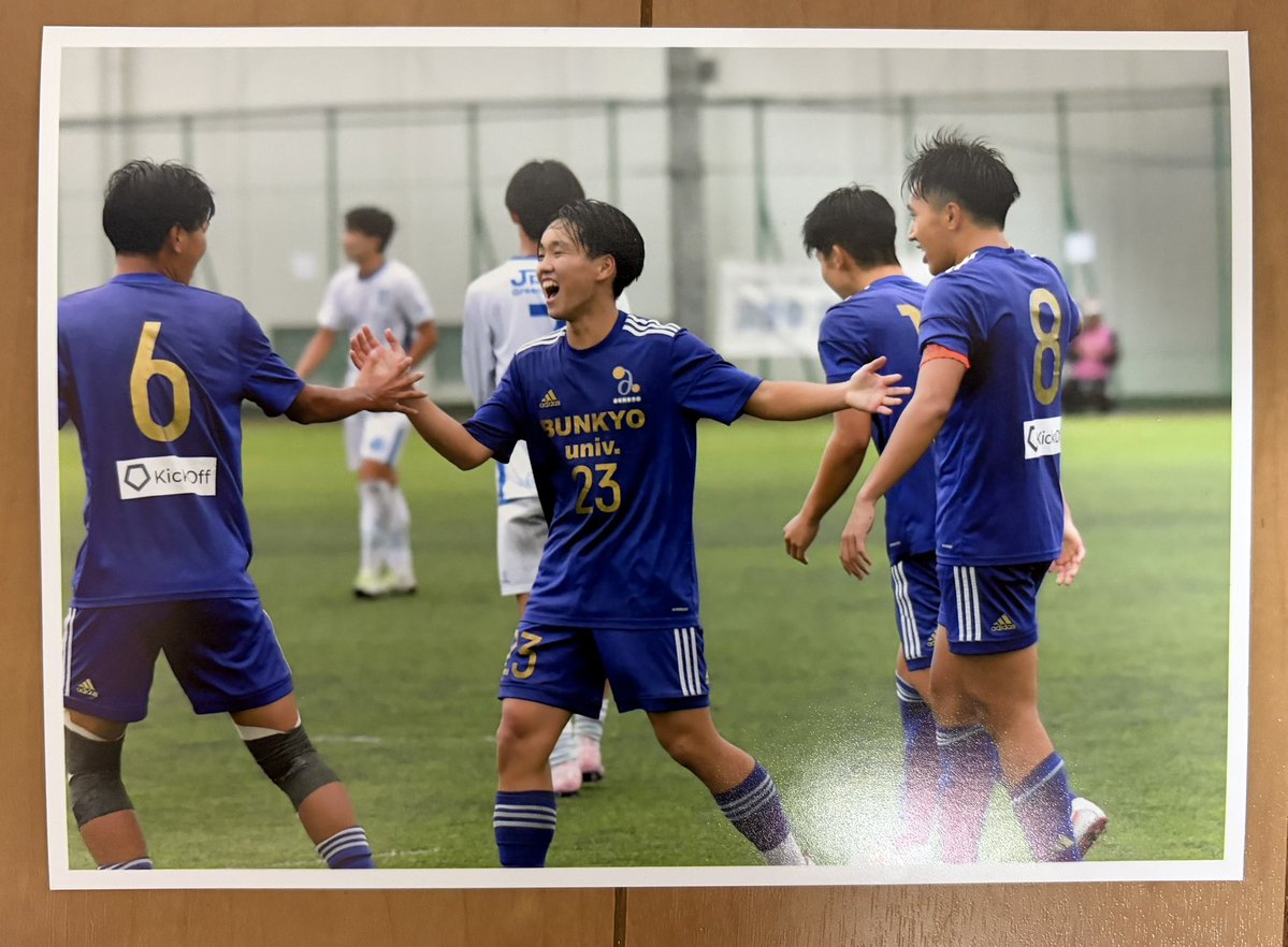 KenYoshi0802's tweet photo. 昨日、部屋を整理していたら、去年のB-fesの時にかのんさんのお父さんが撮ってくださった写真が出てきました。

お気に入りの2枚です📷

この時のように、中断明けの常盤大学戦から全勝して、みんなで笑ってシーズンを終えられるよう、中断期間も全員で頑張りましょう！🔥⚽️

@ph25v2 https://t.co/kitBJnKkDf