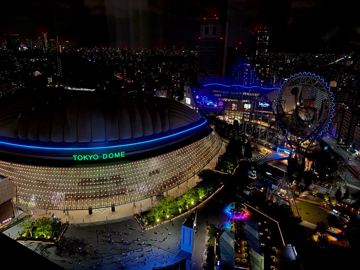 ume1chan1's tweet photo. 先週末は2年ぶりに娘の推しのイベント行ってきました！
今回は2泊3日！

部屋は前と同じく素敵な夜景！

前回は迷って東京駅から出れなかったけど、今回はちゃんと外から東京駅を撮れた笑

国技館も観光できて、大相撲グッズも買えたし満足！

8月の大崎巡業楽しみ😊 https://t.co/rB7xxMAAFB