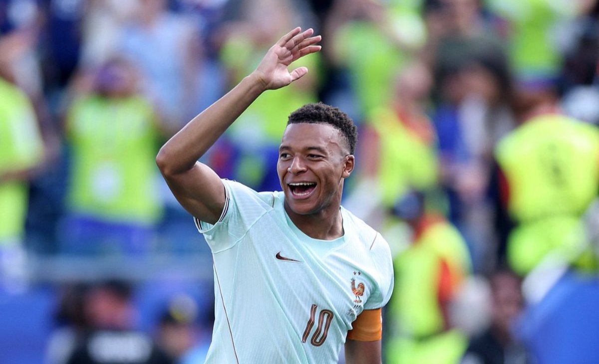 CricCrazyJohns's tweet photo. - 4 Goals in 2018 World Cup.
- 8 Goals in 2022 World Cup.
- 8 Goals in 2026 World Cup.

WORLD CUP KYLIAN MBAPPE IS A BEAST - 20 Goals in 20 matches in World Cup 🤯 https://t.co/W4Mp3O0I1L