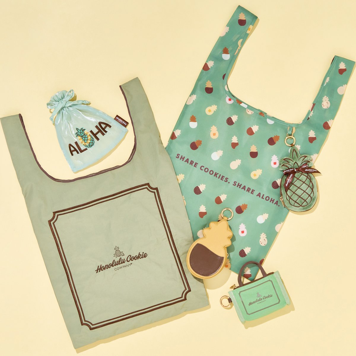 plazastyle's tweet photo. ＼7月17日(金)発売／
🍍PLAZA × Honolulu Cookie Company🌴

全部かわいすぎる🥹🍪💛
ハワイおみやげで人気の「Honolulu Cookie Company」PLAZA限定アパレル雑貨シリーズ🍪🌈✨

あのパイナップル型のショートブレッドクッキーのデザインや世界観がそのまま雑貨に🍍💛
どれもかわいすぎて選べない…！🌺

ハワイ好きにはたまらないラインアップ✈️🌺
気になるアイテムをぜひ教えて👀

アイテムはコチラ▷https://t.co/Fvid047yqm

￣￣￣￣￣￣￣￣￣￣￣￣￣￣￣￣￣￣￣￣￣￣
PLAZA オンラインストアでは、
7/14(火)AM10:00より先行販売スタート📢
（一部アイテムを除く）

￣￣￣￣￣￣￣￣￣￣￣￣￣￣￣￣￣￣￣￣￣￣
＜『Honolulu Cookie COMPANY』関連商品について＞
7月17日(金)発売（オンラインストアでは7月14日(火)10:00より先行販売）です。
一定期間の間、お取り置き・お取り寄せを承っておりません。また、各アイテムにつきおひとり様2点までの数量制限販売をさせていただきます。

※本プロモーションは、PLAZA OUTLET(全店舗)では開催いたしません。
※一部アイテムは発売日が異なる場合がございます。また、取扱いアイテムは店舗により異なる場合がございます。