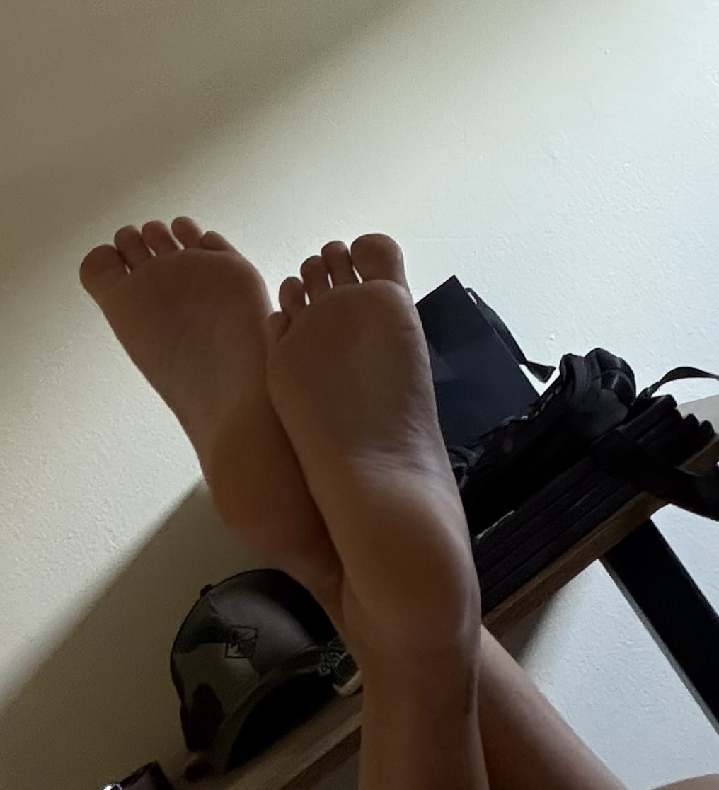 MuscleBarbi3's tweet photo. Where are my feet lovers?🫣 #footfetısh #findom #feetworshi̇p https://t.co/WU76Op1A9Q