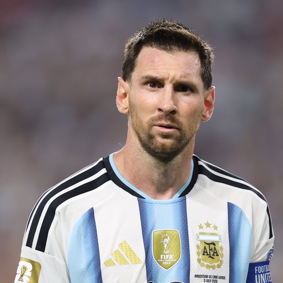 FabrizioRomano's tweet photo. 🇪🇸🇦🇷 De La Fuente: “Messi looks like he’s 19 or 23 years old. He’s performing at an exceptional level. It’s not just his maturity anymore, but above all his commitment”.

“He’s tireless, he’s never satisfied. He always wants more, every single day. He’s an example for all of his teammates, for football lovers, and for everyone who’s just starting out in the game”.