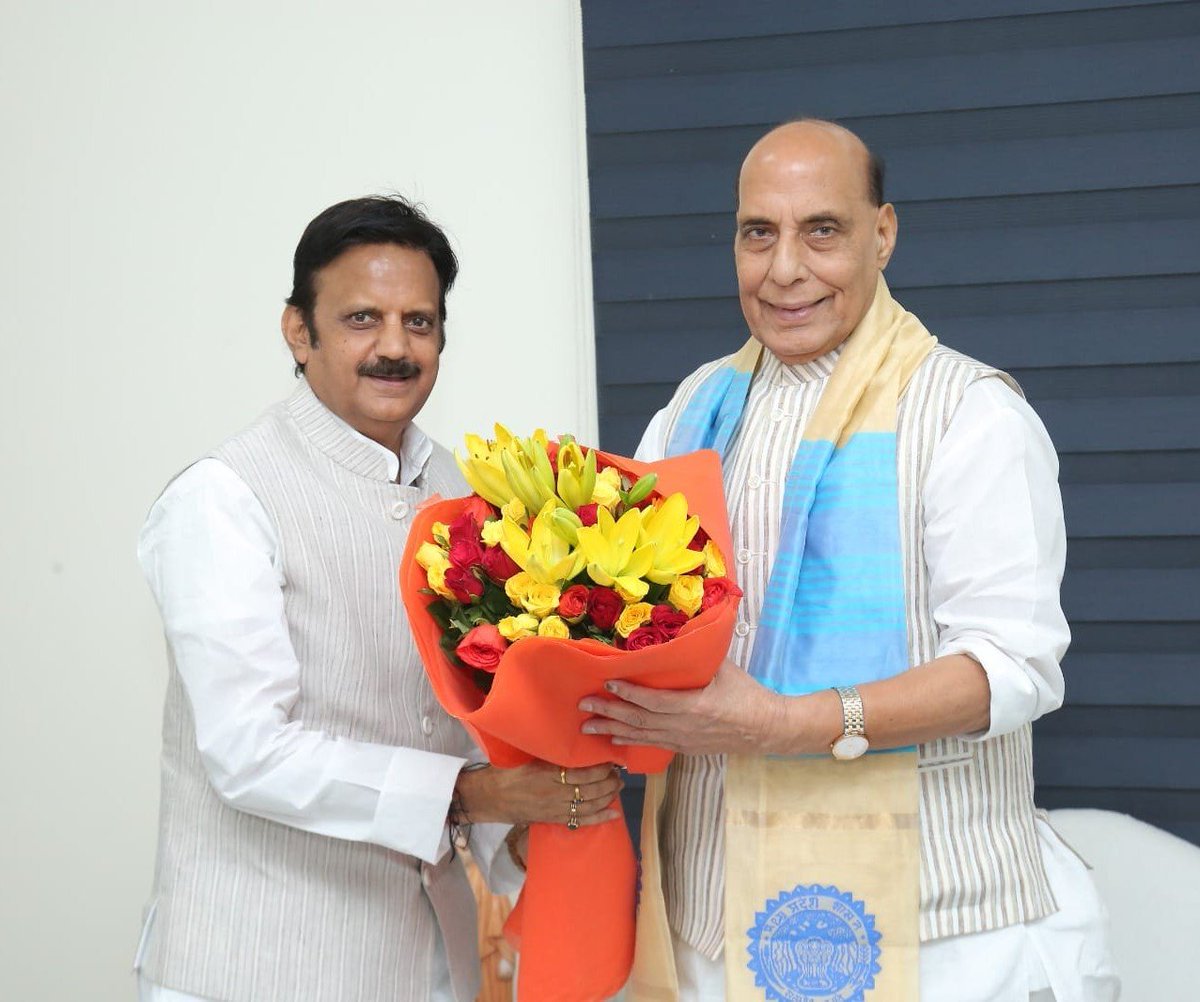rshuklabjp's tweet photo. भारतीय जनता पार्टी के वरिष्ठ नेता एवं देश के माननीय रक्षा मंत्री माननीय श्री राजनाथ सिंह जी को जन्मदिन की हार्दिक बधाई एवं शुभकामनाएँ💐

ईश्वर से प्रार्थना है कि आपको उत्तम स्वास्थ्य, दीर्घायु, सुख-समृद्धि एवं निरंतर राष्ट्रसेवा का सामर्थ्य प्रदान करें। 

आपके कुशल नेतृत्व में भारत की रक्षा व्यवस्था निरंतर सशक्त और आत्मनिर्भर बनती रहे तथा राष्ट्र नई ऊँचाइयों को प्राप्त करे।

@rajnathsingh