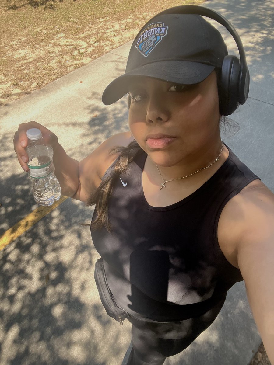 lajenniflor's tweet photo. go get your vitamin d ✨ https://t.co/zy6M1aMoZf