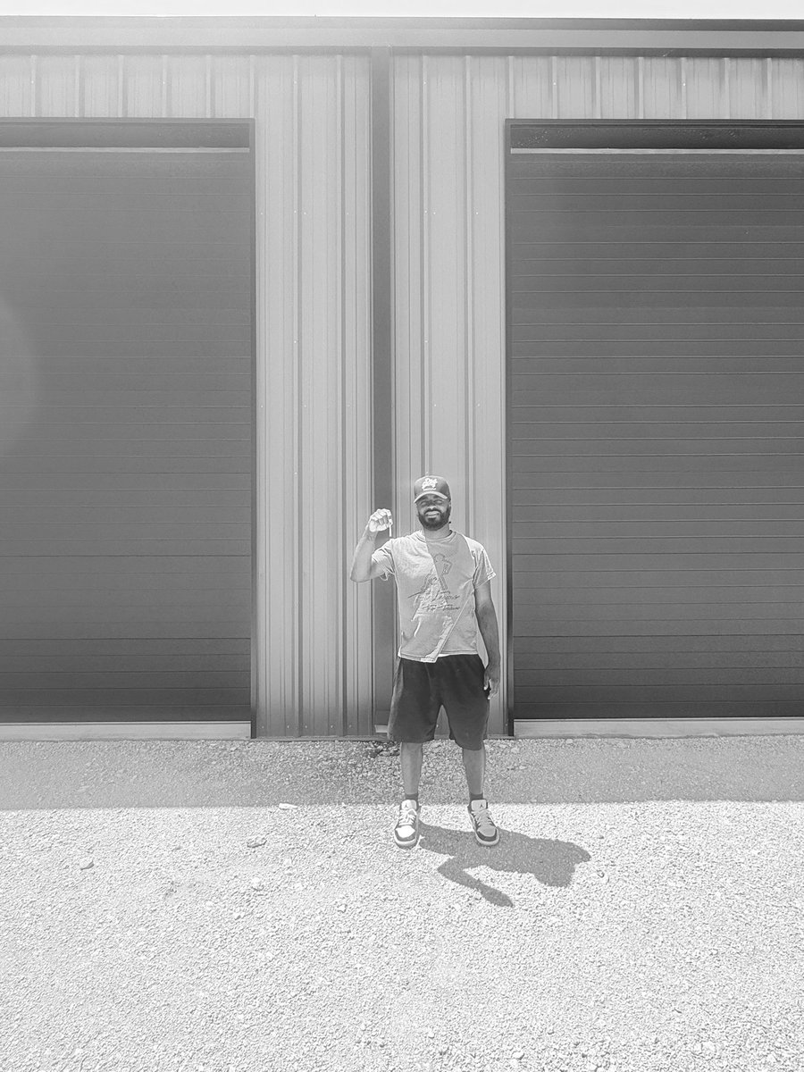 ImTwayne's tweet photo. First and foremost, all glory to God! None of this would be possible without Him. 🙏🏾

After 10 years of training and mentoring young boys and girls in our community, I’m beyond grateful to finally announce that I have the keys to the “Dream Chasing Basketball Facility” 🔑🏀🏋🏾‍♂️ https://t.co/h8gLtb4QLZ