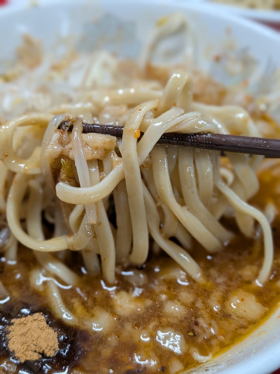 doppuri420's tweet photo. ラーメン二郎 仙台店2

小つけ麺 麺少なめ 豚1枚 ニンニク少し 生姜 割りスープ

最後はしょっぱいから割りスープつけ麺にして食べる😋
つけ麺も美味い👍 https://t.co/zasuQxhNk7