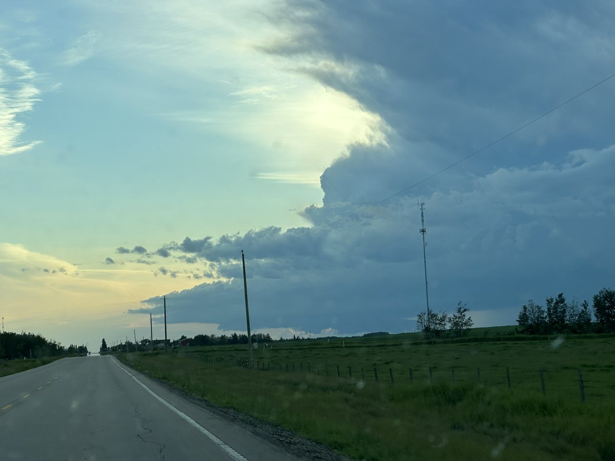 ABstorm_chaser's tweet photo. Looking west from busby #abstorm https://t.co/8FmkI8VfEX