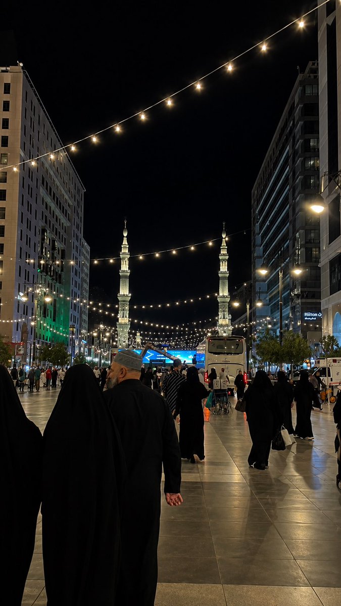 Mad19272's tweet photo. وافرش بساطَ الحُب حُبّ محمّد
وانثر عليهِ قلائد الصلواتِ

فعَسى بها الرحمنُ جلّ جلالهُ
يُدنيك منه على رُبا الجنّاتِ

يا ربِّ صلّ عليه ما دمعٌ جرى
ـ شوقاً إليه ـ وبلّل الوجناتِ ﷺ https://t.co/i0jnWvUrZd