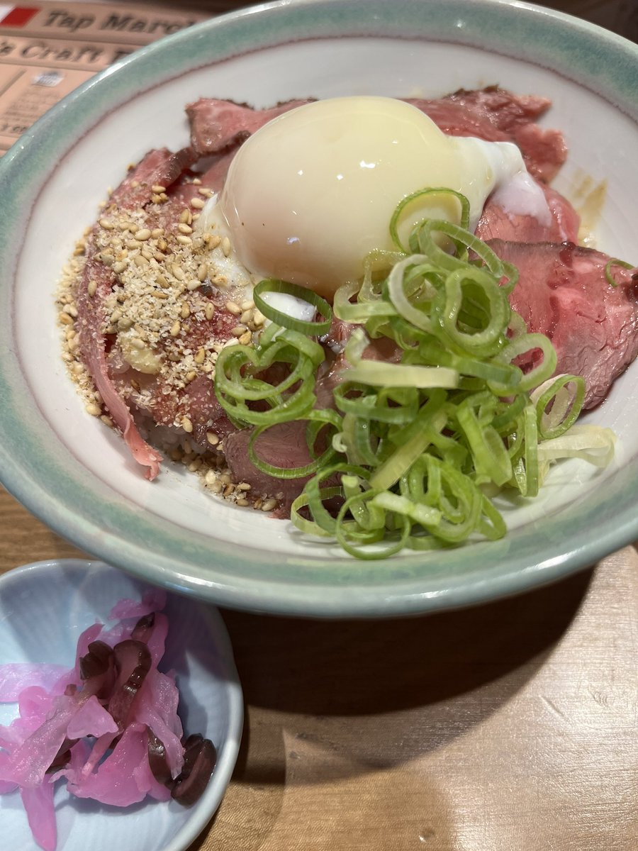 yakyukozo's tweet photo. トッピングにローストビーフ丼ハーフ！ https://t.co/xmHQST5uzN