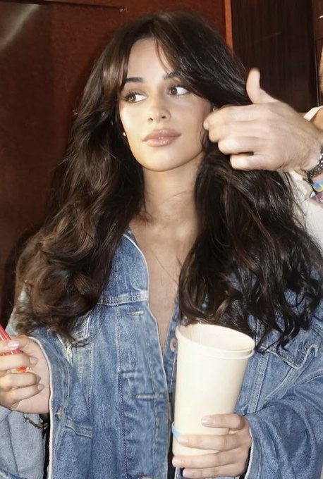 brillamila's tweet photo. el AURA y lo hermosa que es camila cabello https://t.co/thlhhr6V48