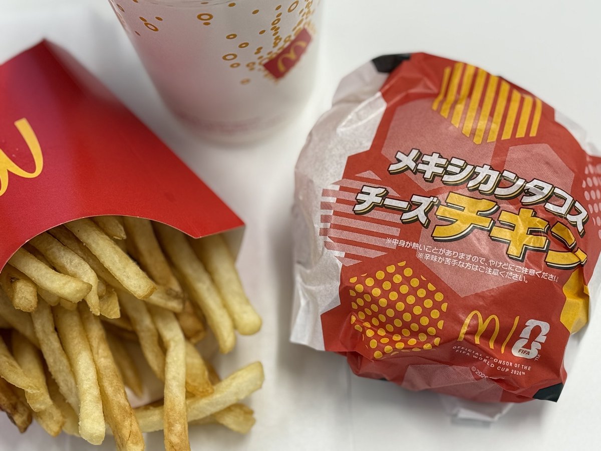 WhiteCat_CaaD's tweet photo. おっひる〜🍟久々にマーック！ https://t.co/7GxXfm3ird