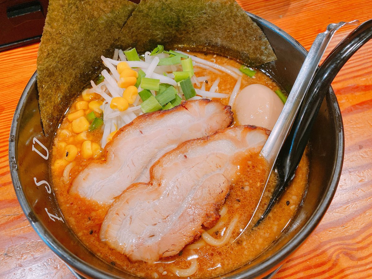 rumirumi_81pro's tweet photo. 本日のニュース欄で、ラーメンの投稿が流行ってるらしいと見ました✨👀🍜
これは私のお気に入り味噌ラーメン！！
それはそれとして暑いし身体重いし夏バテで食欲が全くない…🫠みんなお昼何食べた？ https://t.co/Kumht1zA7m