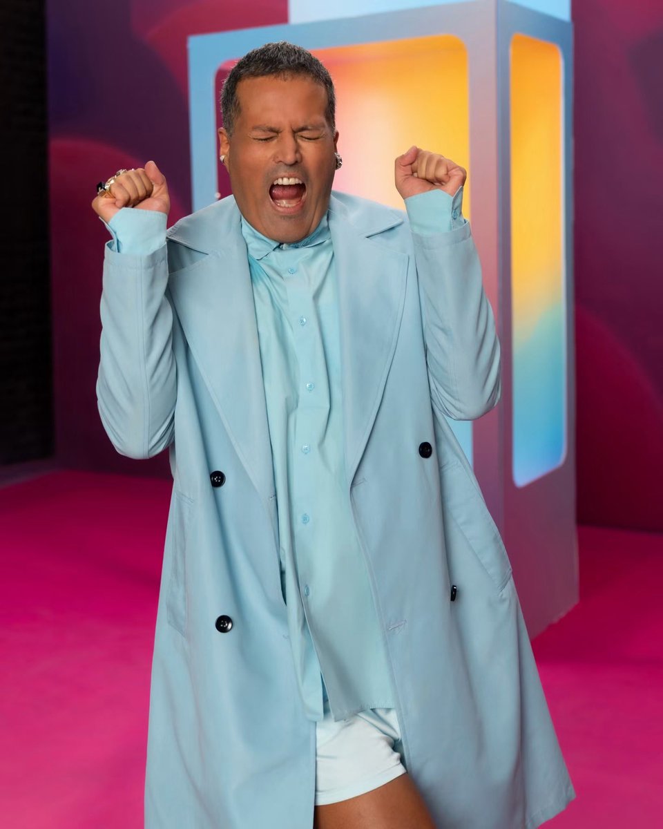 LolitaPlatan0's tweet photo. Cómo me cagan las fans de LA MAS NACA yendo a funar a Aldo Rendon por arrastrarse a la churpia de @mistaboo_ 

Dan pena ajena, mejor cooperense para que esa señora aprenda a hacer drag de calidad.

NACAS ASQUEROSAS!

#LCDLFMX https://t.co/V3S7t1yIoy
