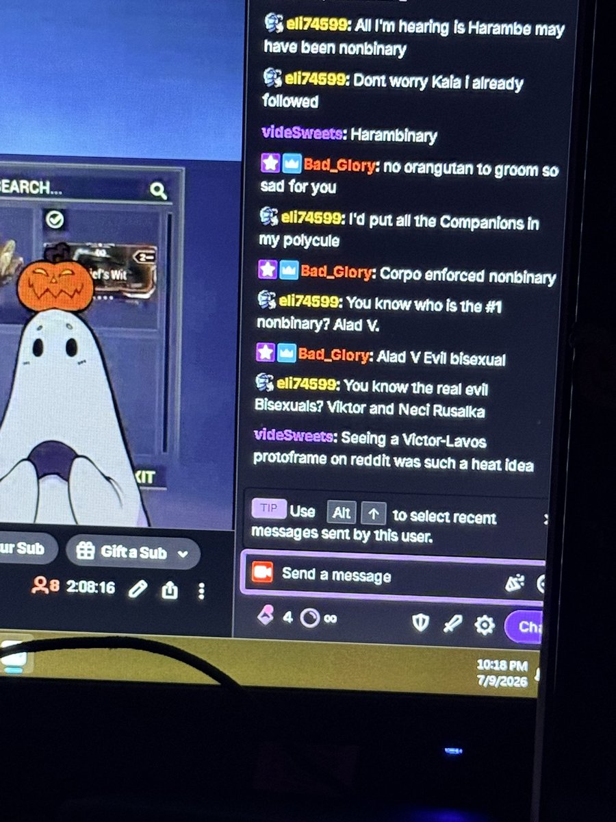 DevourYourMoon's tweet photo. Terrible things happening in this chat https://t.co/ng82Obmrlb