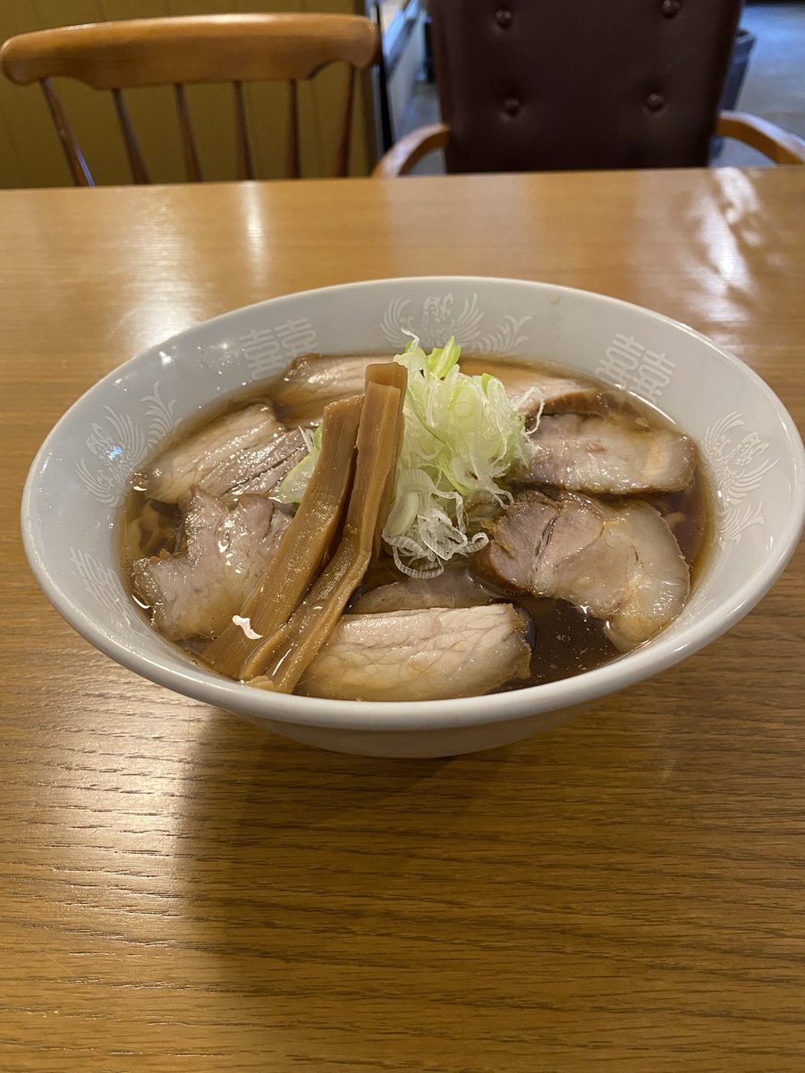 3rdNDO's tweet photo. 以前から食べたいなと思っていたラーメン。
やっと食べることができました。
5年越しです。

お上品なお味で、チャーシューが美味い。 https://t.co/FQTbO7NIxe