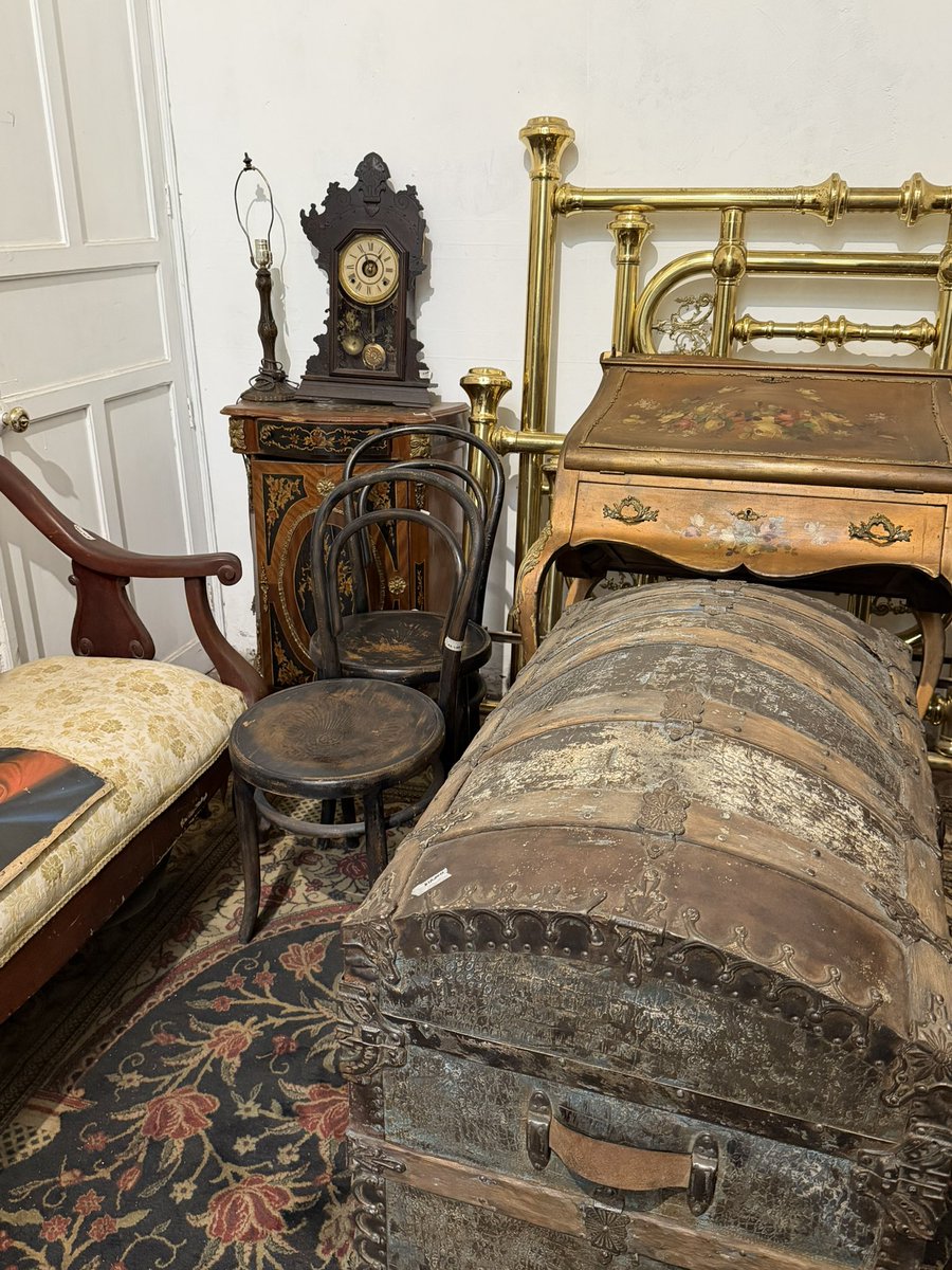 ___miguelmora's tweet photo. Me encanta ir a tiendas de antigüedades 🕰️🤍 https://t.co/DTq0AXSOJT