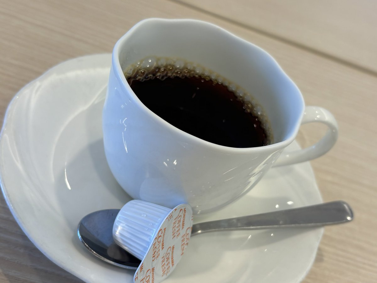 Martin0045CTM's tweet photo. 人間ドックを終えて、クリニックのレストランでランチ。バリウム飲んだらカフェインだめって書いてあるのにコーヒー付くのなんでだろう？ https://t.co/GXl5eOQ8rY
