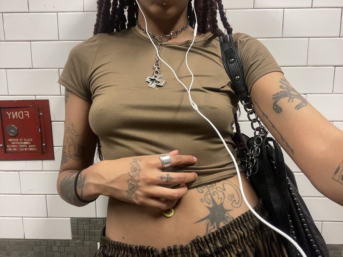 fruuuityalien's tweet photo. love when my veins look like this https://t.co/C1o0zoL4nv