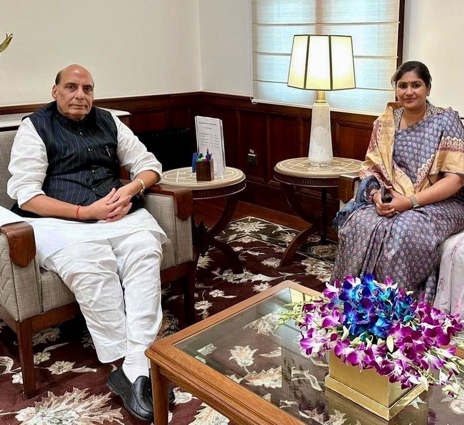 kiransnm's tweet photo. भारतीय जनता पार्टी के वरिष्ठ नेता, पूर्व राष्ट्रीय अध्यक्ष, देश के माननीय रक्षा मंत्री आदरणीय श्री राजनाथ सिंह जी को जन्मदिवस की हार्दिक बधाई एवं शुभकामनाएँ।

प्रभु श्री द्वारिकाधीश जी से आपके उत्तम स्वास्थ्य एवं दीर्घायु जीवन की मंगलकामना करती हूँ।

@rajnathsingh https://t.co/8GUzfphNpA