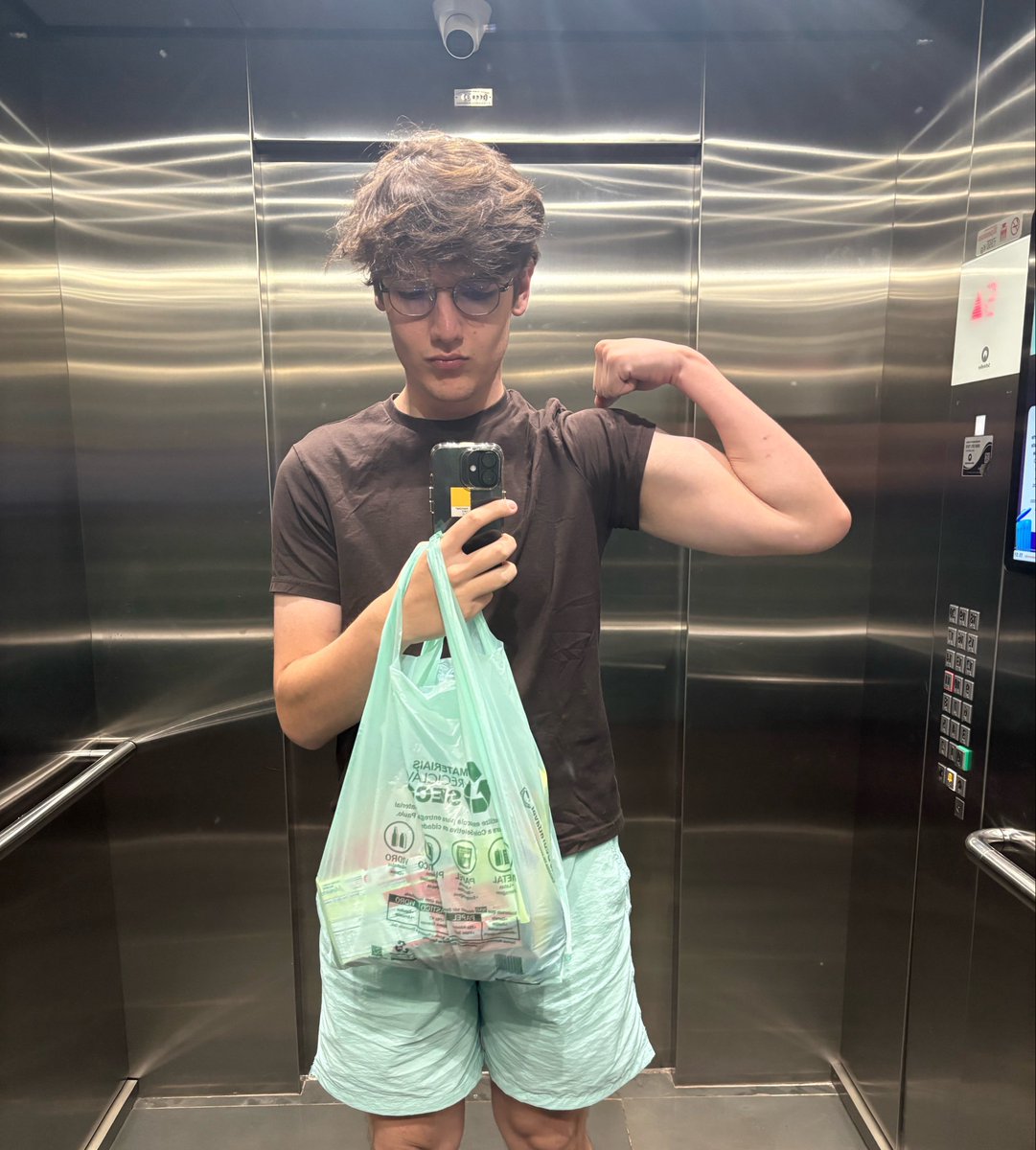 thmaxz's tweet photo. fotos que vc receberia se namorasse cmg https://t.co/1Sk6hcZQXY